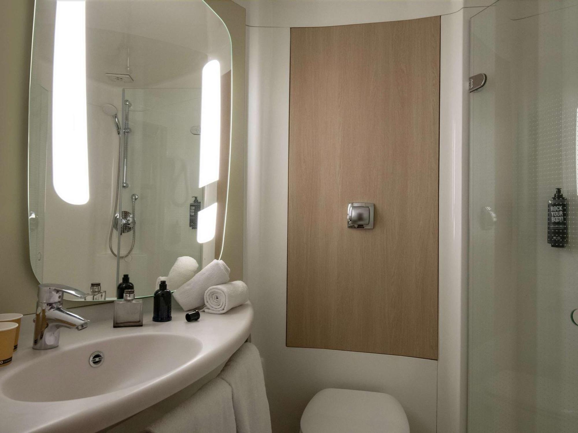 Ibis Golfe De Saint-Tropez Hotel Cogolin Exterior photo